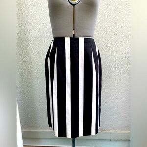 Jones Wear Women’s Black and White Striped Pencil Skirt size small
